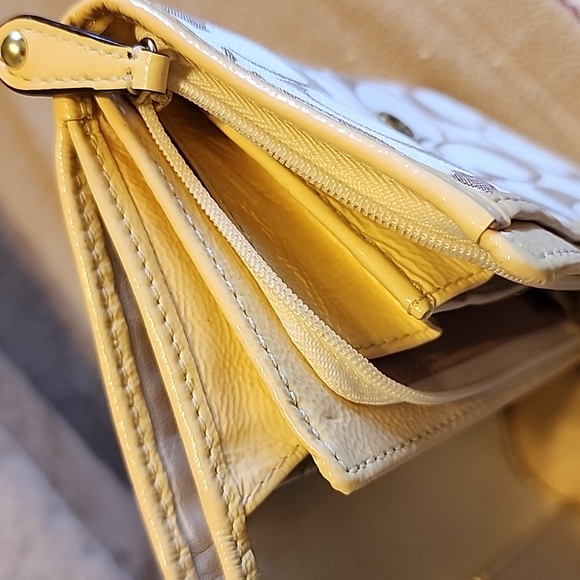 Coach Ashley Signature Canvas Pleated w/Ivory Patent Leather Trim Wallet - Picture 6 of 8